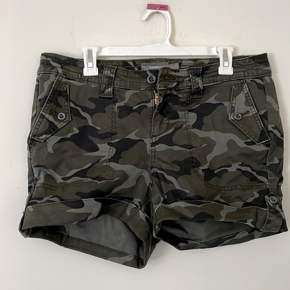 Torrid Camouflage Shorts - Picture 1 of 5